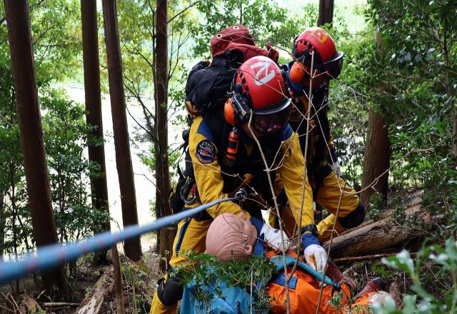山岳救助想定訓練の様子