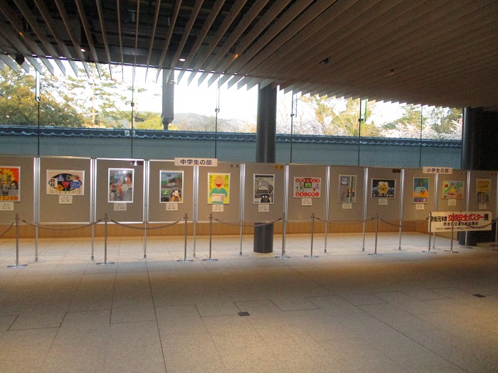 バスターミナル展示2