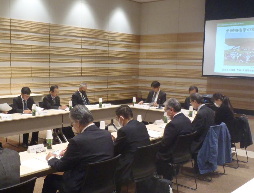 全国植樹際奈良県準備委員会に参加する山下知事
