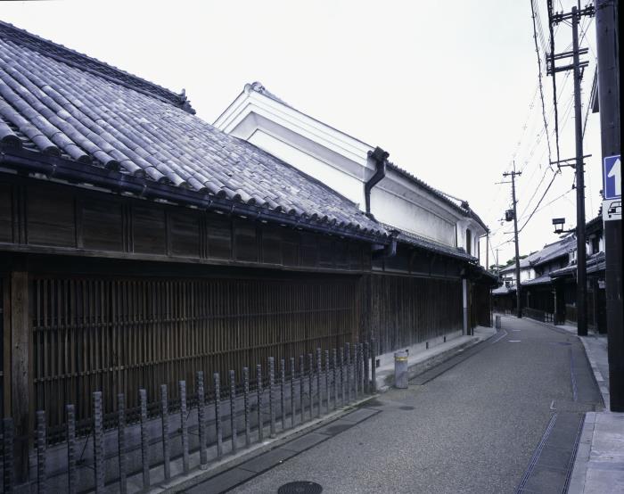 五條の町並み(市指定栗山家住宅付近) (東から)