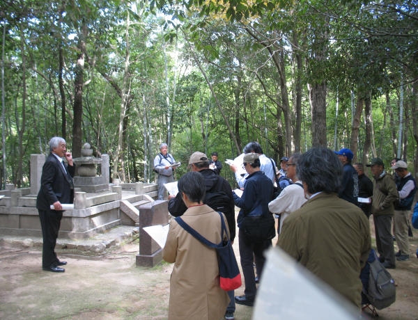 ウォーナー塔にて当地の解説