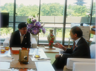 外務省特命全権大使表敬訪問写真2