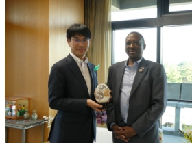 ボツワナ共和国特命全権大使表敬訪問写真