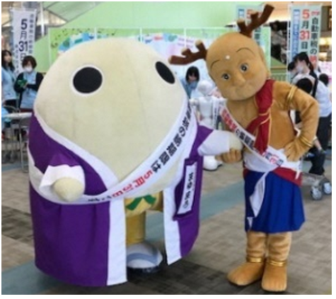 まゆまろとせんとくんの写真
